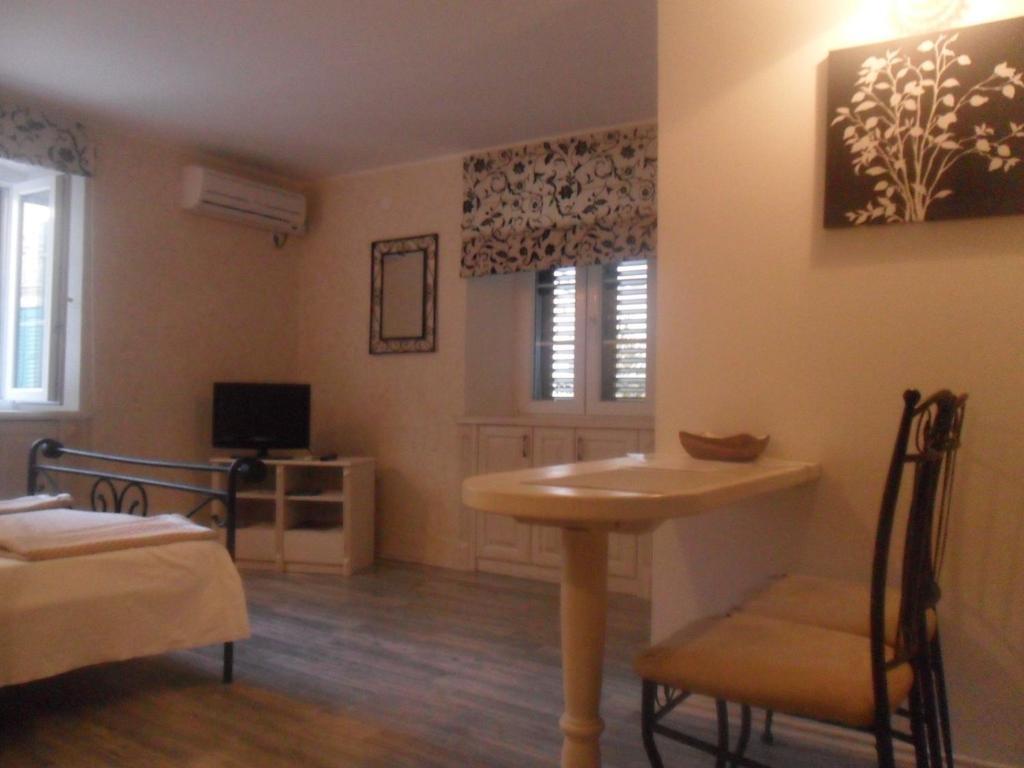 Old Town Apartment Šibenik Rom bilde